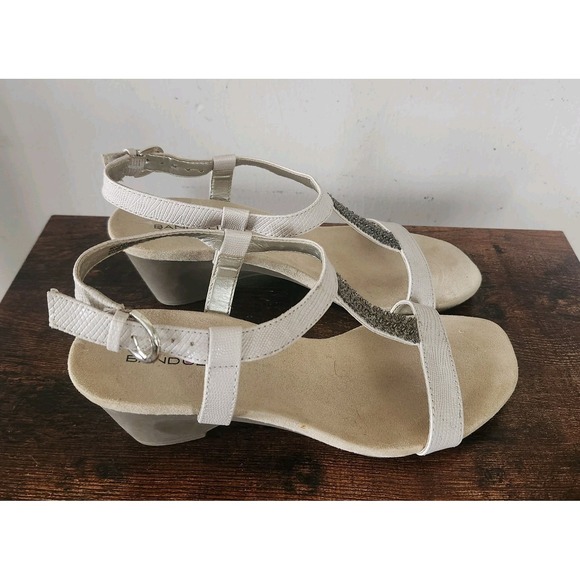 Bandolino Shoes - Bandolino Size 7M Beige Castina Beaded T Strap Flexible Sandals Shoes